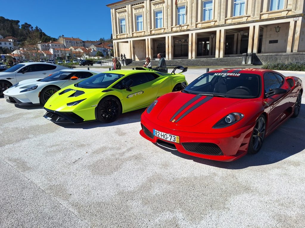 Carros de luxo em exposição na Várzea Grande Exotics Elegance Club20260222 134409
