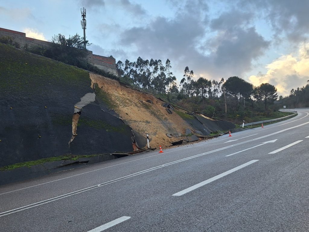 É por causa disto que o IC9 está cortado ao trânsito (c/ fotos) IC9 20260205 171918
