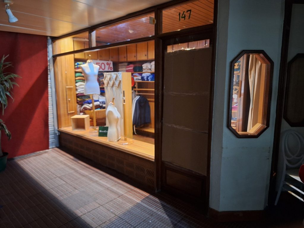 Assaltaram loja de roupa no centro comercial Templários centro comercial 20260215 103242