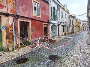 Casa ruiu e cortou o trânsito na rua do Centro Republicano derrocada 20260215 103638