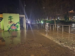 Rio Nabão transborda em algumas zonas tempestade zona desportiva 20260211 202510