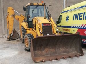 Lote 10 Retroescavadora JCB