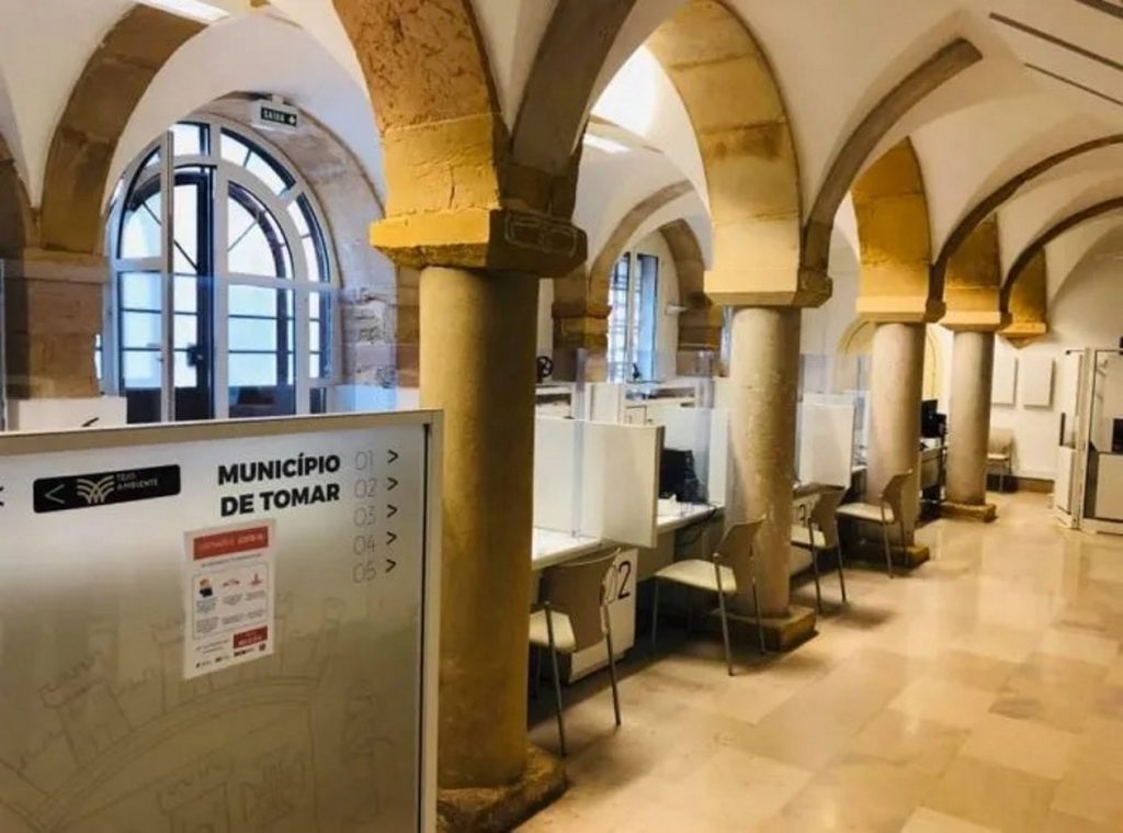 Câmaras da região contratam especialista para melhorar atendimento ao público Balcao Unico Tomar foto CMT 696x516 1