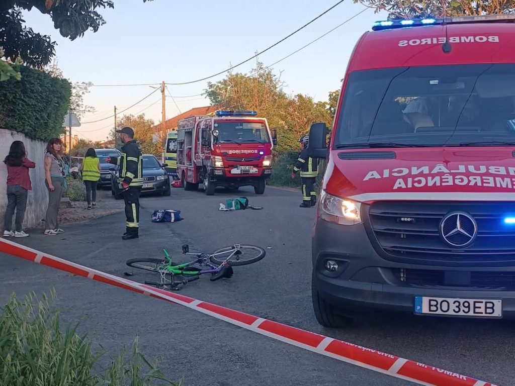 Adolescente de bicicleta gravemente ferida em colisão com veículo ligeiro acidente FB IMG 1775337390381
