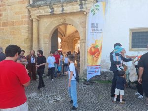 Feira da Laranja anima Convento de Cristo até às 17h00 (c/ fotos e vídeo) feira da laranja 20260419 115703