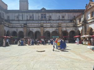 Feira da Laranja anima Convento de Cristo até às 17h00 (c/ fotos e vídeo) feira da laranja 20260419 121026