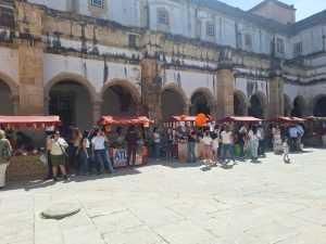 Feira da Laranja anima Convento de Cristo até às 17h00 (c/ fotos e vídeo) feira da laranja 20260419 121046
