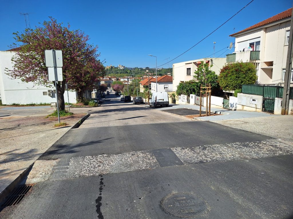 Obras na av. Egas Moniz e rua José Tamagnini na fase final obras cmt 20260403 102513