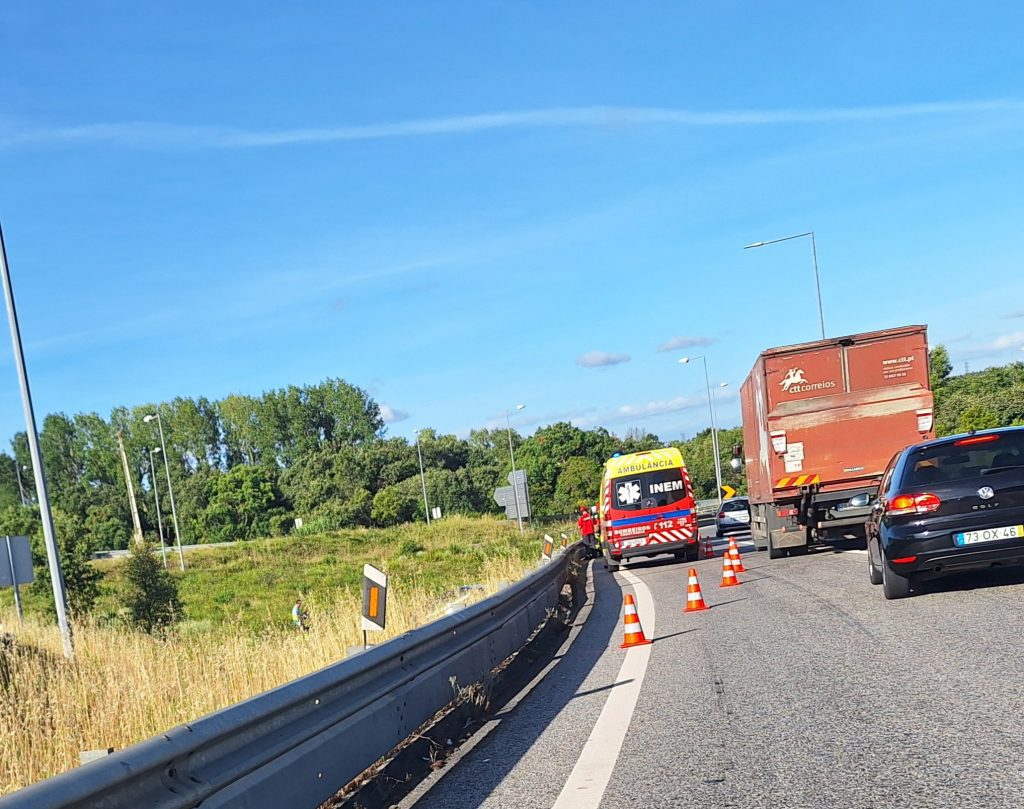 Despiste aparatoso no nó da A13 com a A23 provoca um ferido 20260518 084259