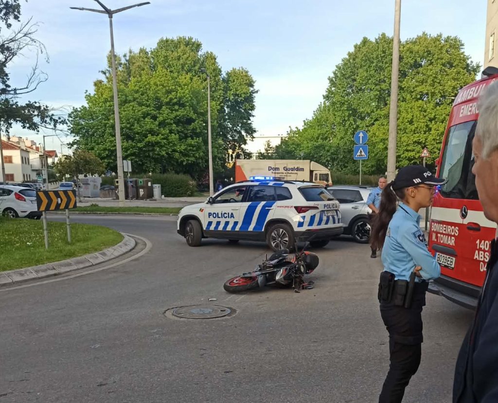 Motociclista fica ferido ao colidir com veículo ligeiro em Tomar acid 62b 2be9a89deb33media editing.tmp
