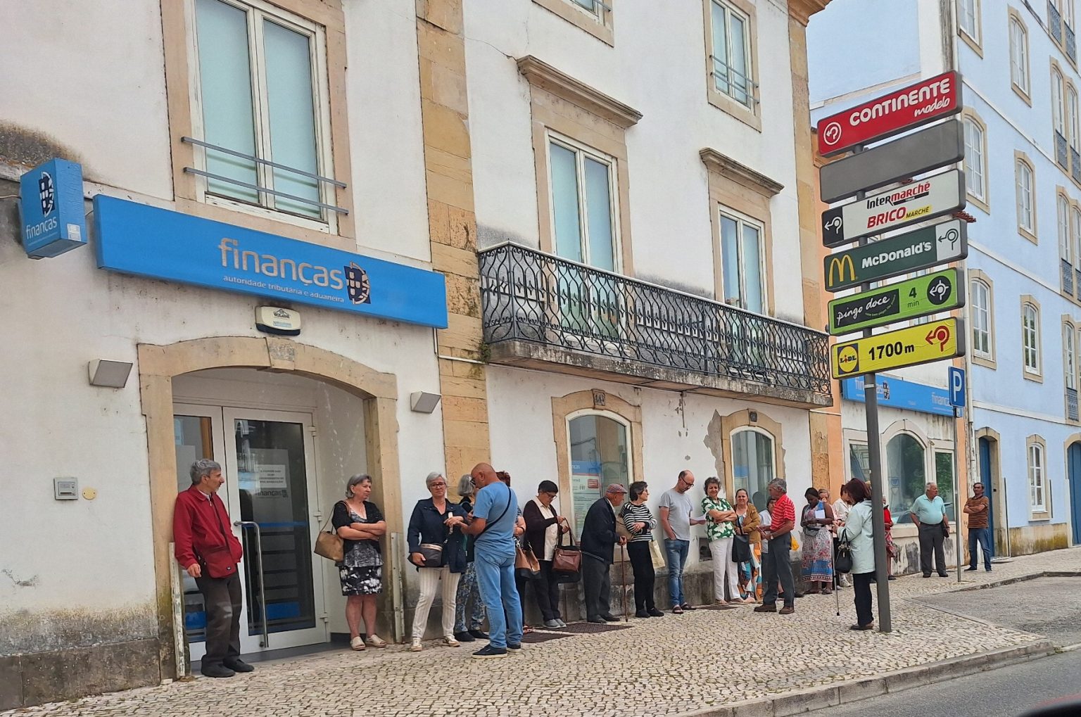 Fila na repartição de finanças de Tomar financas 20260529 084934