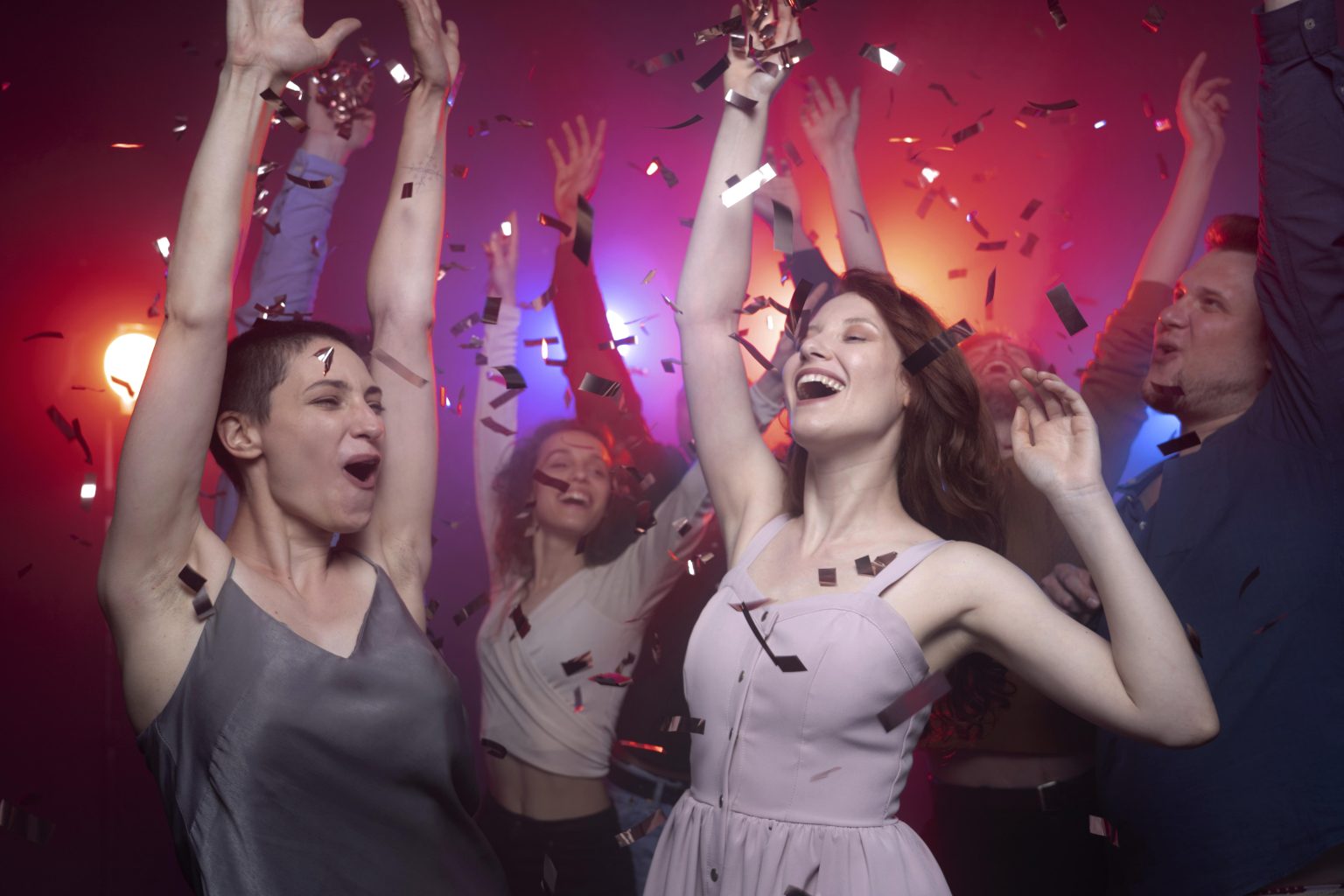 Abre mais uma danceteria em Ourém nightlife with people dancing club