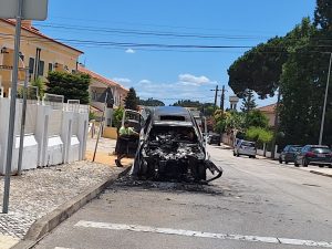 Carro ardeu no Entroncamento 20260627 140939
