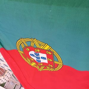 Menos bandeiras de Portugal nas varandas e janelas band 15065
