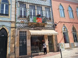 Menos bandeiras de Portugal nas varandas e janelas bandeira 20260621 101816