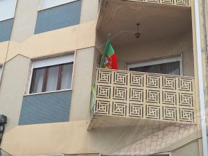 Menos bandeiras de Portugal nas varandas e janelas Menos bandeiras de Portugal nas varandas e janelas