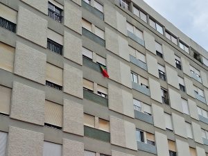 Menos bandeiras de Portugal nas varandas e janelas Menos bandeiras de Portugal nas varandas e janelas
