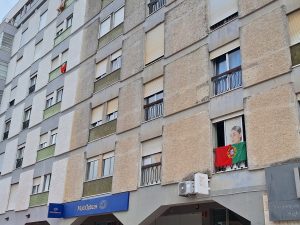 Menos bandeiras de Portugal nas varandas e janelas Menos bandeiras de Portugal nas varandas e janelas