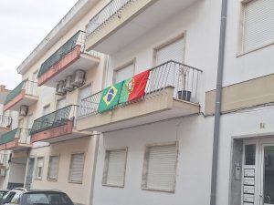 Menos bandeiras de Portugal nas varandas e janelas Menos bandeiras de Portugal nas varandas e janelas