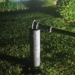 Candeeiro tombado há uma semana no jardim da Várzea Pequena candeeiro IMG 20260613 WA0020