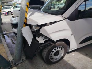 Condutor sente-se mal e provoca acidente no parque do Pingo Doce acid 1344040606671 94887884386180970 n