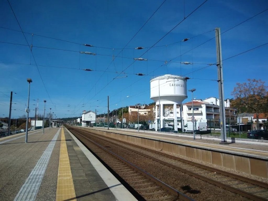 Jovem colhido por comboio perto da estação de Caxarias caxarias