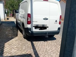 Estacionamento ilegal continua a afetar peões em Tomar estac image 1343616640663240