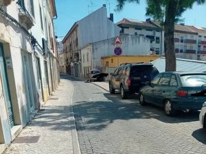 Estacionamento ilegal continua a afetar peões em Tomar estac image 1573465397512713