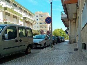 Estacionamento ilegal continua a afetar peões em Tomar estac image 1971191140197346