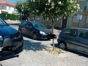 Estacionamento ilegal continua a afetar peões em Tomar estac image 2474481973036112