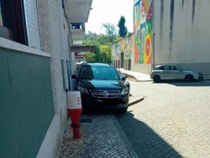Estacionamento ilegal continua a afetar peões em Tomar estac image 2808133986233481