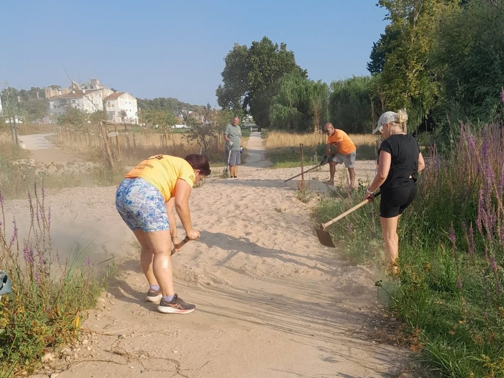 Voluntários ajudam a limpar parque do Flecheiro flecheiro 40229737220655 5162400299109998169 n