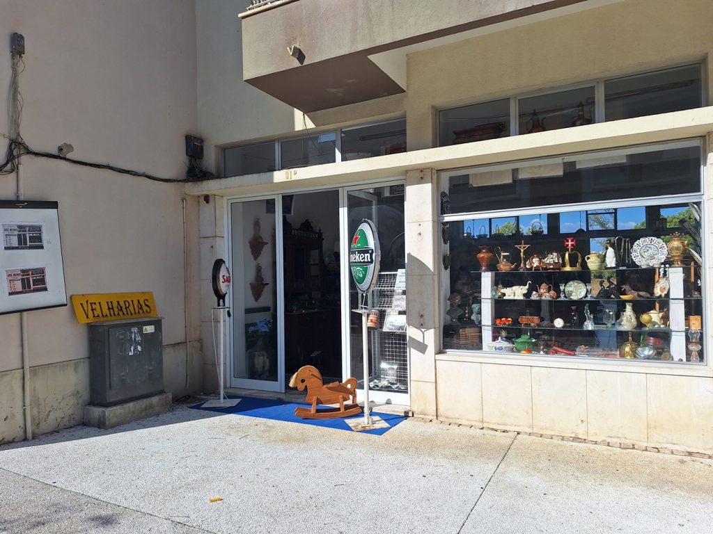 Abriu em Tomar um armazém de velharias (c/ vídeos) velharias 20260714 180243