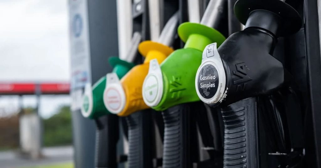 Combustíveis a dois euros: afinal, quem está a meter a mão no nosso bolso? Combustíveis a dois euros: afinal, quem está a meter a mão no nosso bolso?