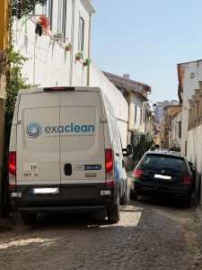 Condutor estaciona e bloqueia trânsito na av. Nuno Álvares Pereira estac IMG 20260818 WA0003
