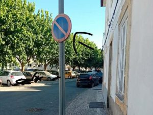 Mais situações de estacionamento ilegal em Tomar (c/ fotos) estac received 28344059871870416
