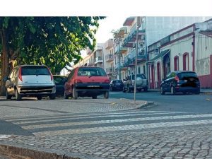 Mais situações de estacionamento ilegal em Tomar (c/ fotos) estac received 4564619840485057
