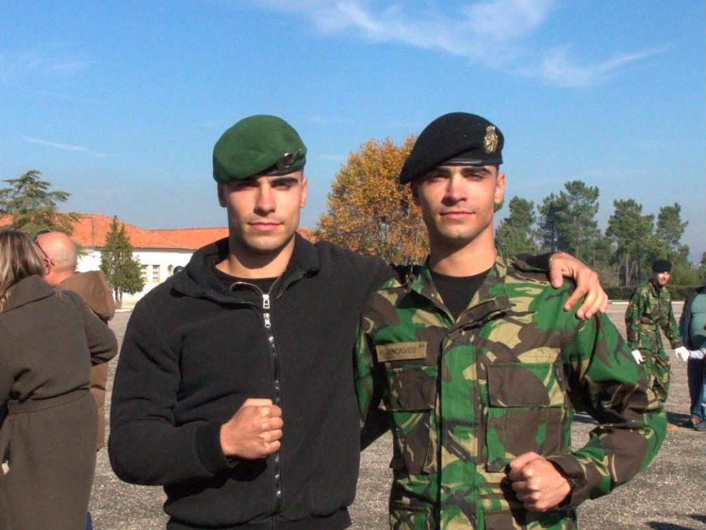 militares gemeos 7863860875917 9033981159209983578 n