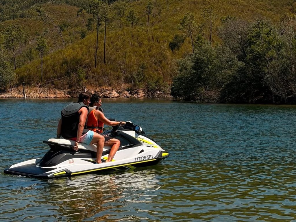 Roubaram duas motas de água na zona do Lago Azul mota de agua 94631543174600 5138580324396145568 n