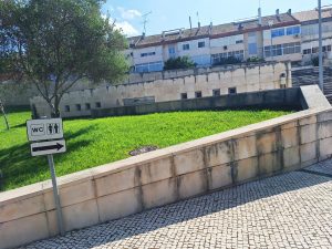 Sanitários perto da igreja de Santa Maria do Olival estão fechados. Junta promete reabrir wc 20260822 104725