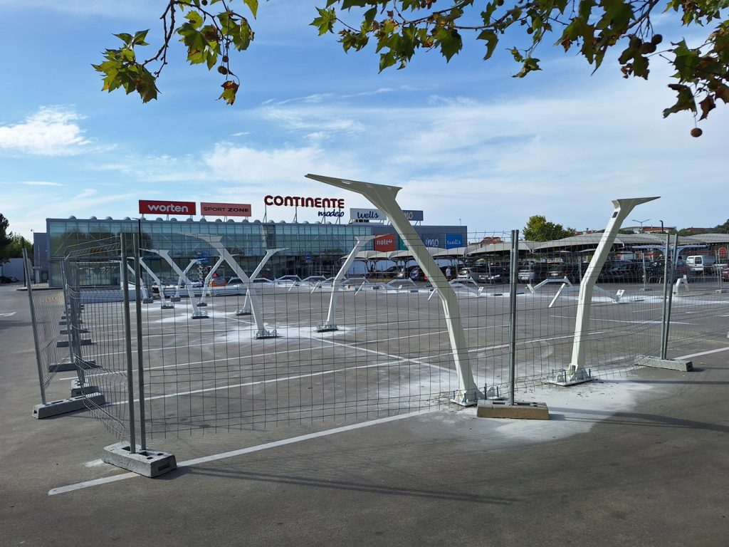 Supermercado Continente instala painéis solares no parque de estacionamento continente 20260927 161811