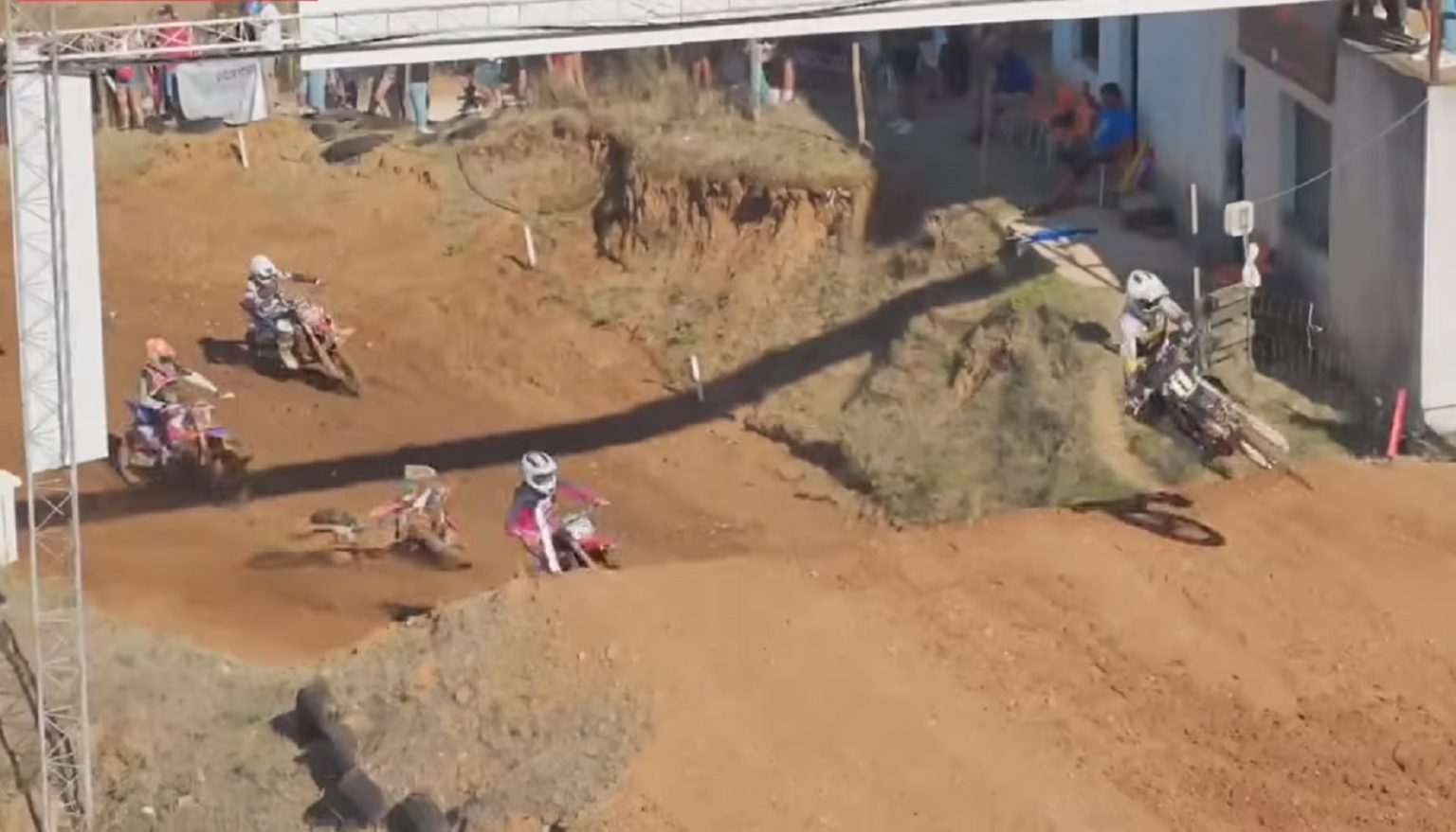 Tomás Santos lesiona-se com alguma gravidade na penúltima prova do CN de Motocross tomas 5678