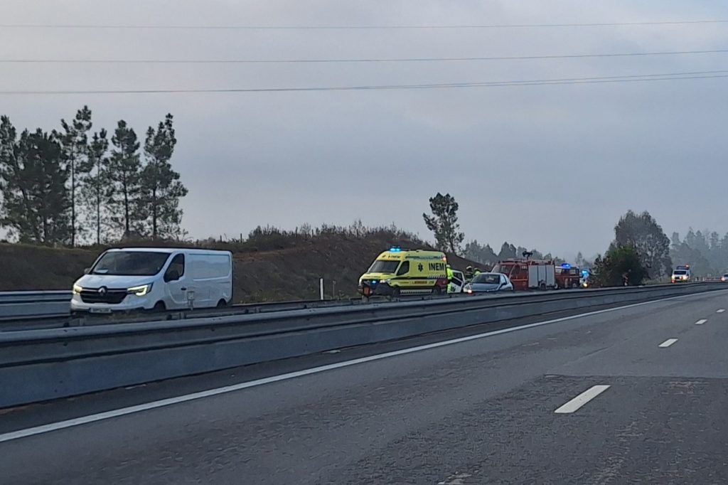 Despiste de carro na A13 provoca um ferido 20261021 084239