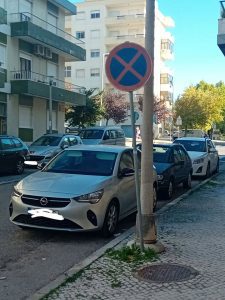 Estacionamento ilegal continua em Tomar (c/ fotos) estac 15723391775 8298402295718654546 n