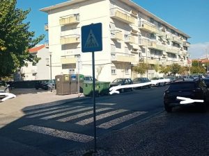 Estacionamento ilegal continua em Tomar (c/ fotos) estac 5508885361 8870463950657408868 n