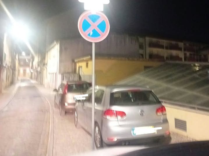 Estacionamento ilegal continua em Tomar (c/ fotos) estac 7520339599998 2382128142546276116 n