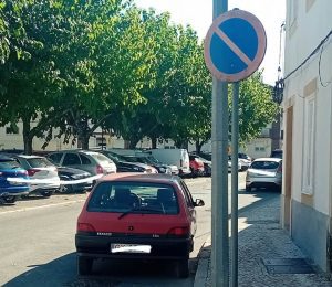 Estacionamento ilegal continua em Tomar (c/ fotos) estac 97192444412907 554419855395953758 n