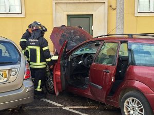 Carro ardeu em Tomar incendio carro 20261005 162035