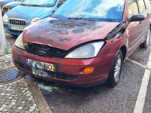 Carro ardeu em Tomar incendio carro 20261005 162700
