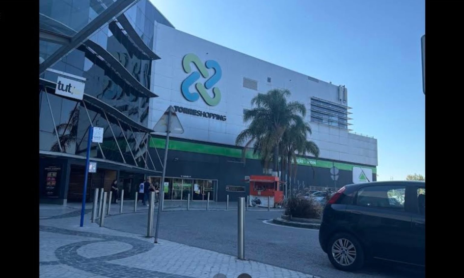 Cinco homens roubam Porsche com mulher no interior junto ao Torreshopping torreshopping 2